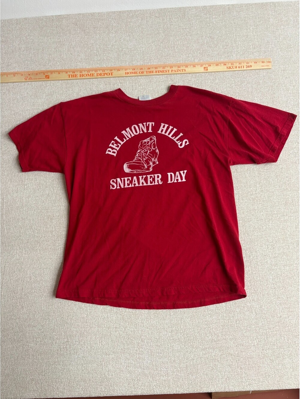 Vintage Jerzees Belmont Hills Sneaker Day Graphic T-Shirt Red Mens Large